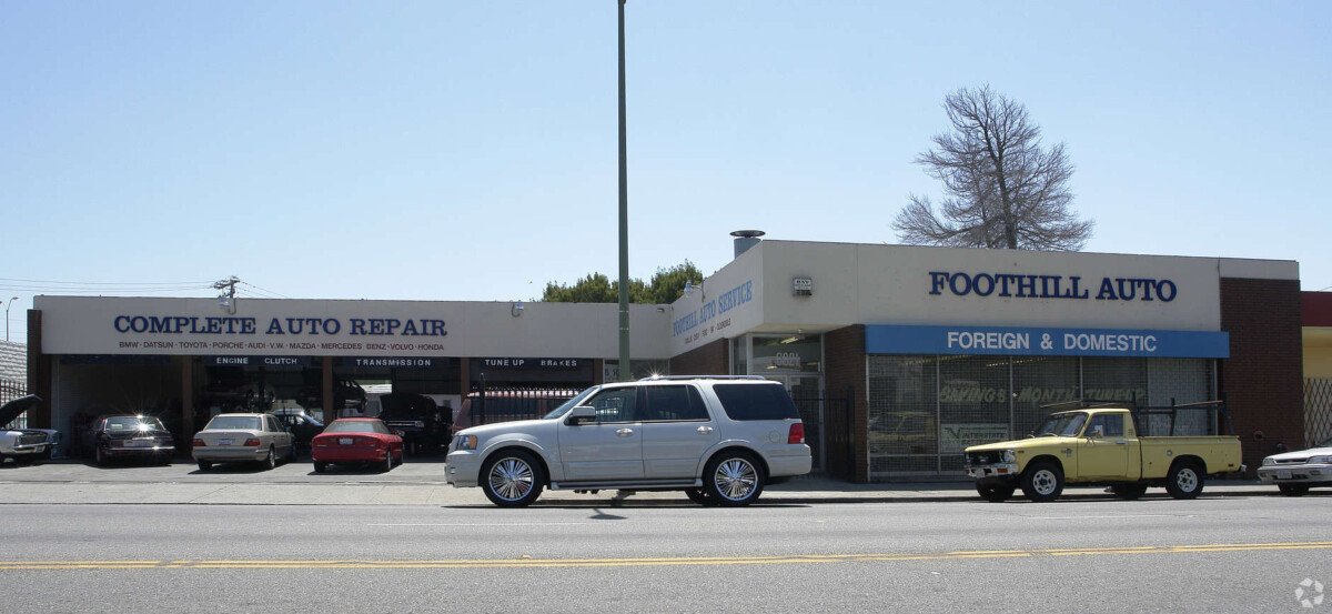 6821 Foothill Boulevard, Oakland <br>$1,230,000