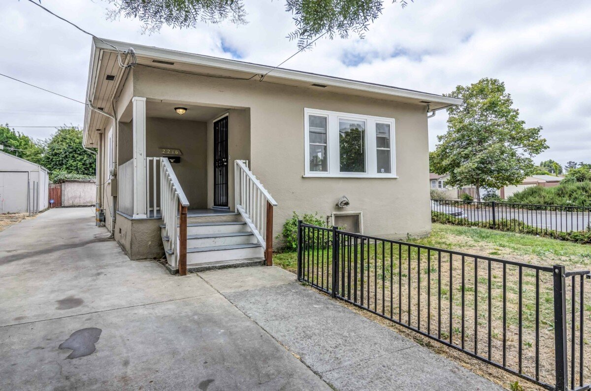 2216 Auseon Avenue, Oakland <br>$325,000