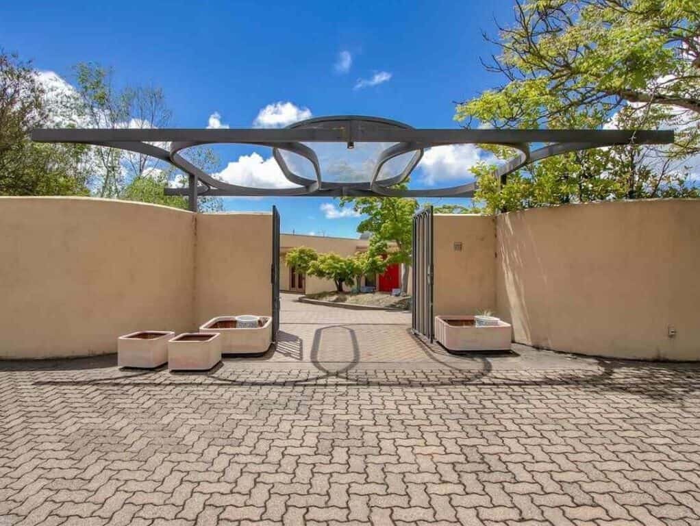 5425 Bacon Road, Oakland <br/>$2,750,000